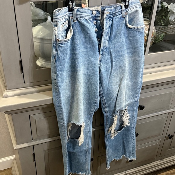 Free People Set. White Button-Up Shirt and Distressed Blue Jeans - Picture 2 of 8